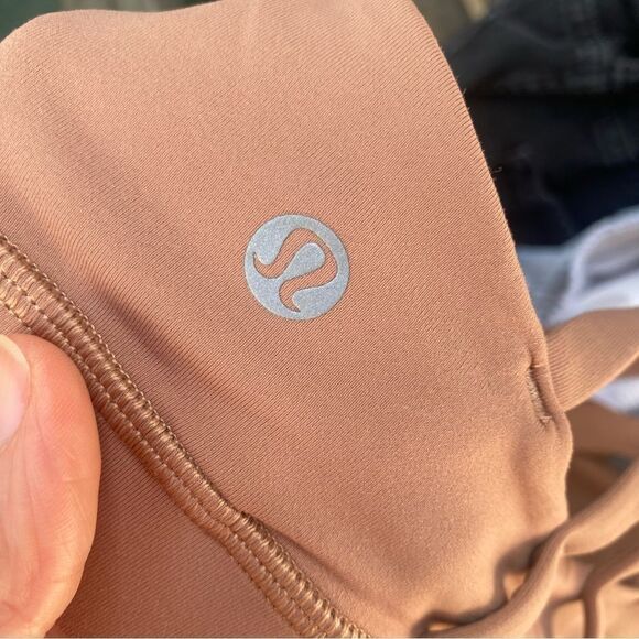 lululemon Energy Bra Medium Support, B-D Cups size 6 - Picture 10 of 10